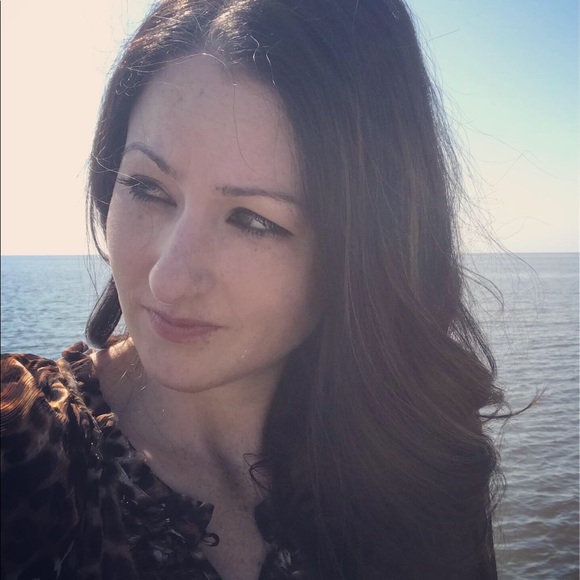 Meet your Posher, Lisa - Picture 1 of 1